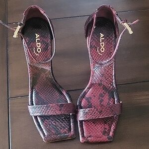 Aldo Burgundy & Black Snakeskin Heels. Size 7.5